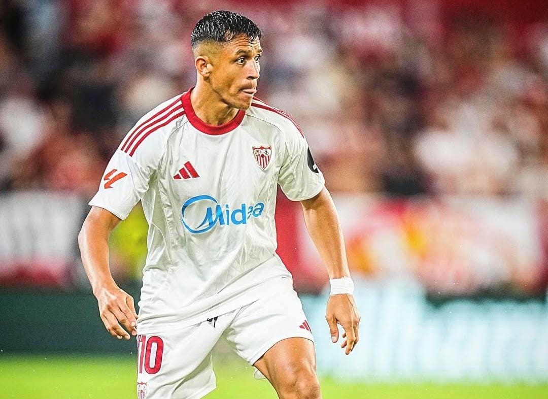 El notable gesto de Alexis Sánchez con el que se ganó al público del Sevilla