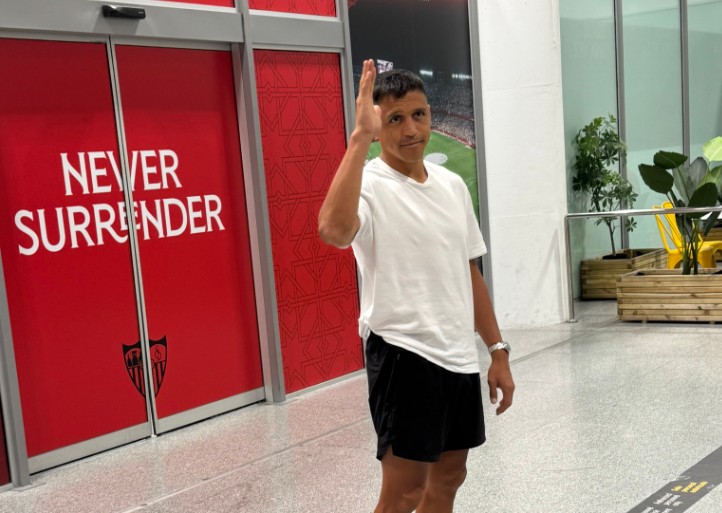 Llegada inminente: Alexis Sánchez llegó a España para realizar las pruebas médicas con Sevilla