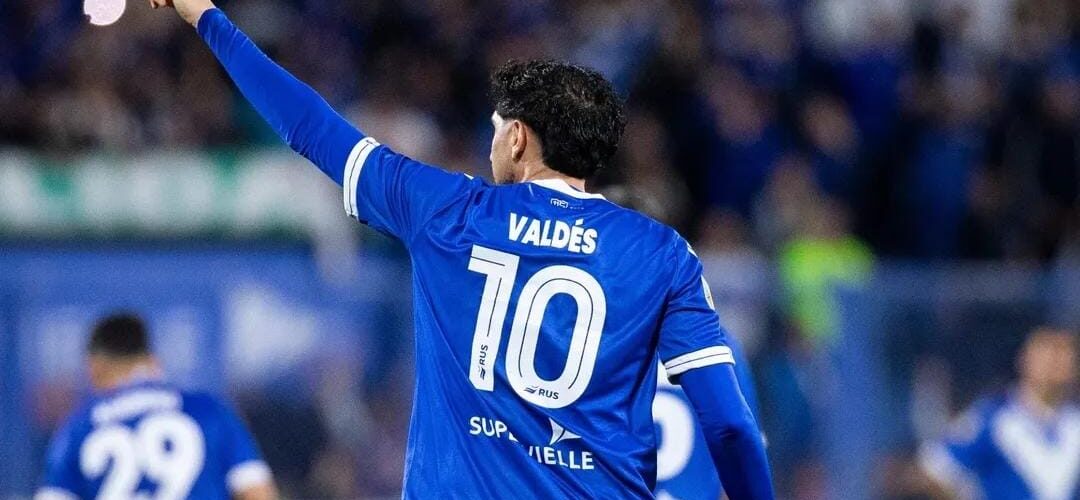 VIDEO | Diego Valdés marcó su primer gol con Vélez y sentenció la victoria de su equipo