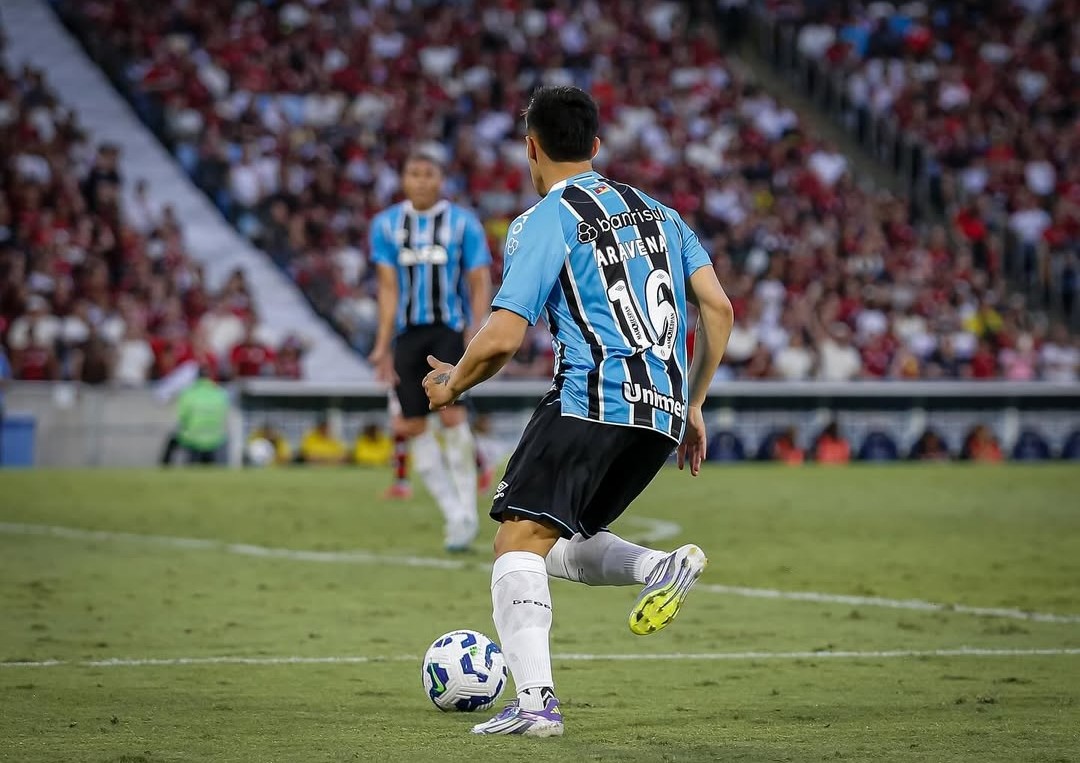 VIDEO | Alexander Aravena marcó un golazo en la victoria de Gremio ante Vitoria