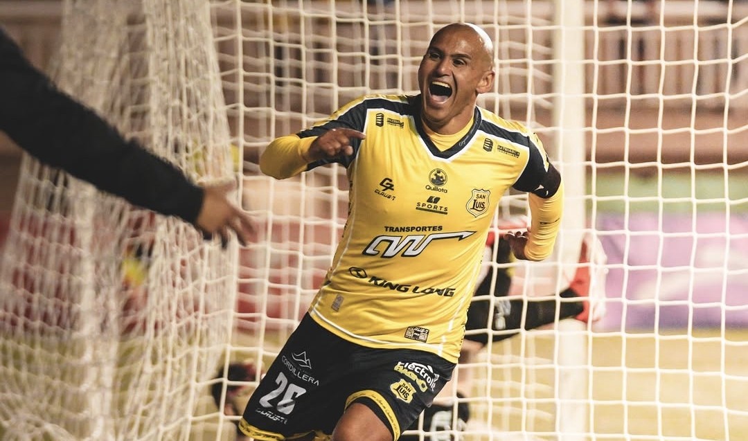 Oficial: Humberto Suazo anunció cuándo jugará su último partido como profesional