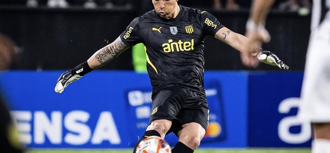 ¿Vuelve o se va? Peñarol habría tomado una decisión sobre el futuro de Brayan Cortés