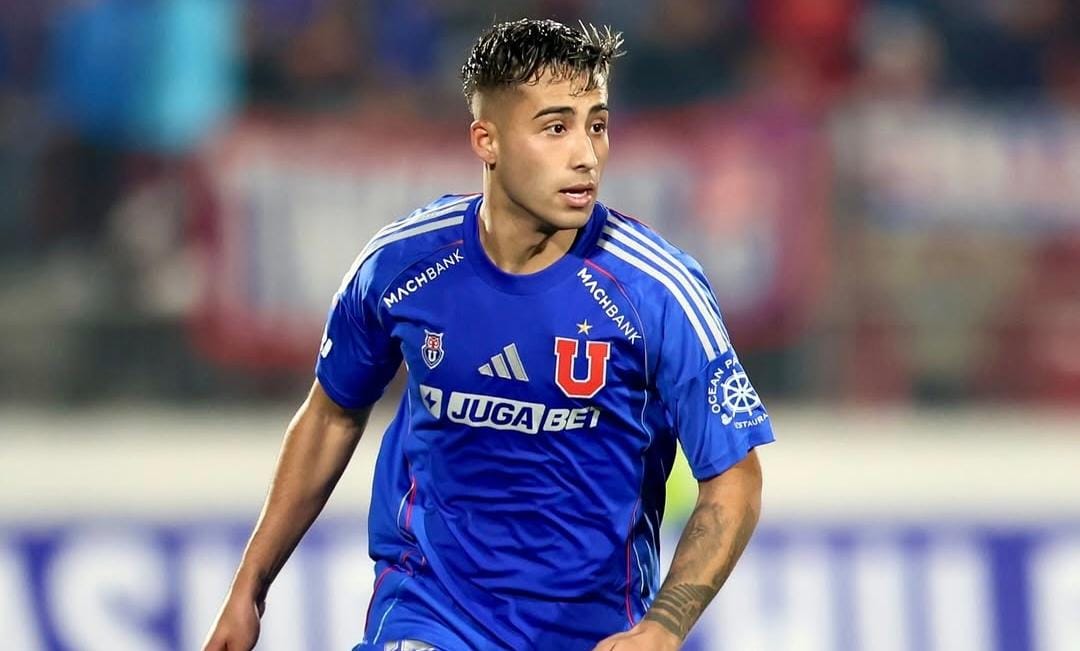 Universidad Católica denunció a Lucas Assadi tras polémico gesto en el Clásico Universitario