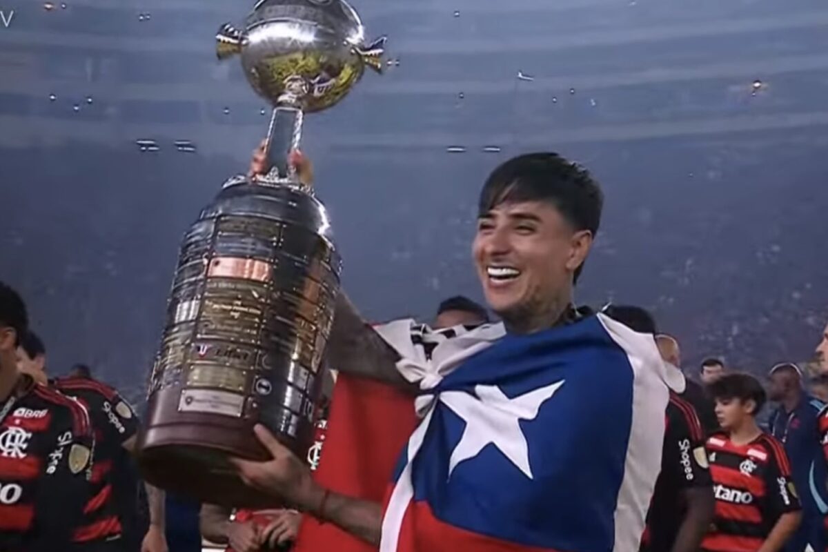 Erick Pulgar se coronó campeón de Libertadores con Flamengo tras derrotar a Palmeiras