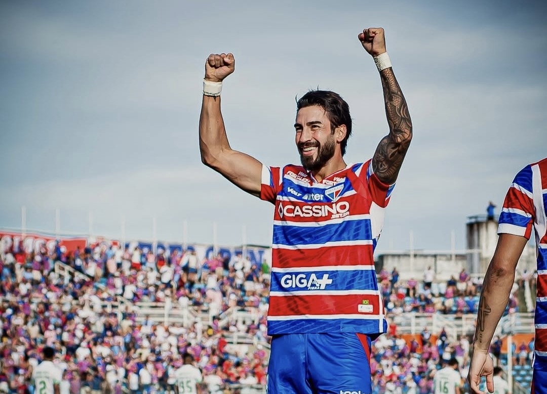 ¡Atención albos! Aseguran que Juan Martín Lucero estaría en carpeta de Colo Colo para el 2026