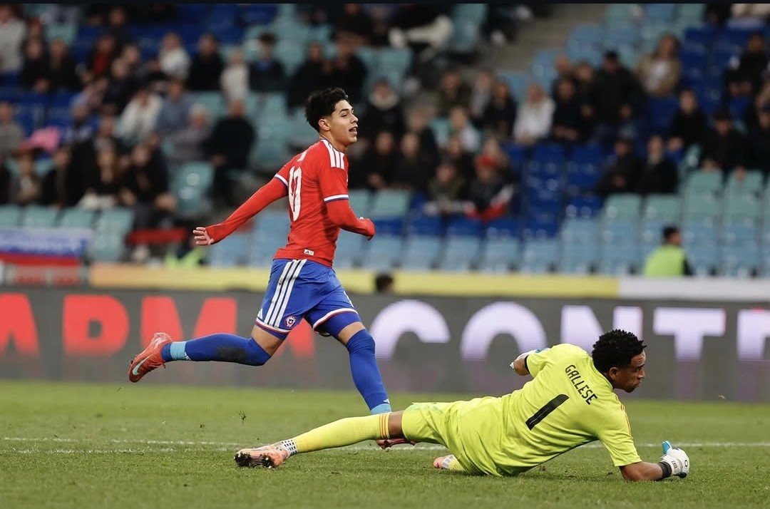 ¡Tres al hilo! Chile derrotó a Perú por el Clásico del Pacífico y cerró el 2025 con otra victoria