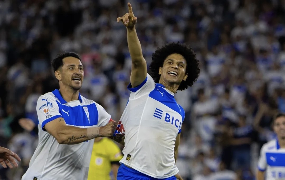 Universidad Católica venció a Palestino y sigue firme en la lucha por el Chile 2