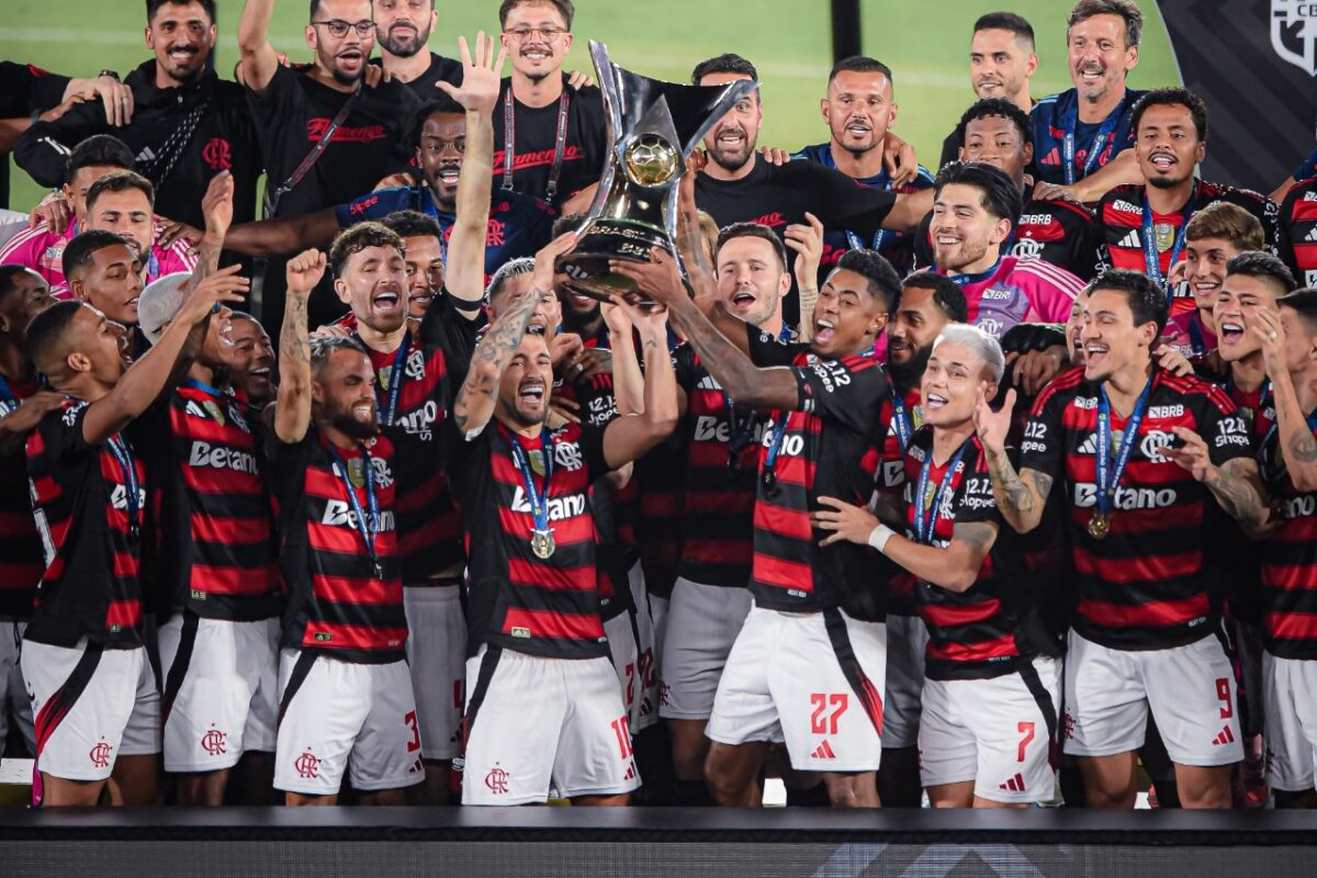 Con récord incluido: Erick Pulgar se coronó campeón del Brasileirao con Flamengo