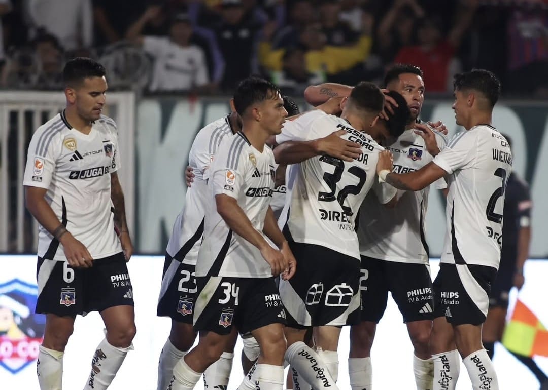 Piensan en la zaga defensiva: Confirman negociaciones de Colo Colo con futbolista internacional