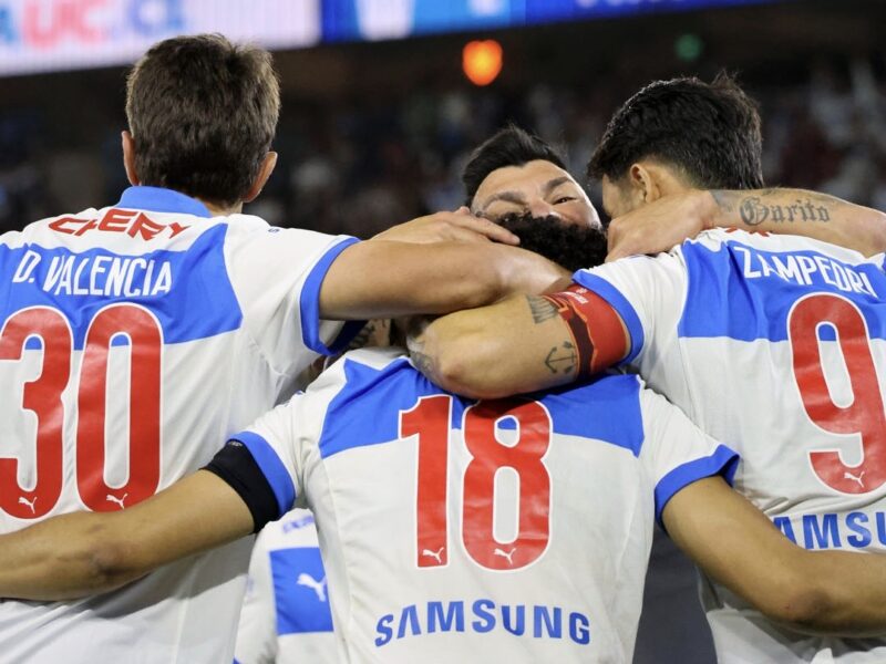 Tres de sus figuras: Universidad Católica hizo oficial la renovación de su columna vertebral