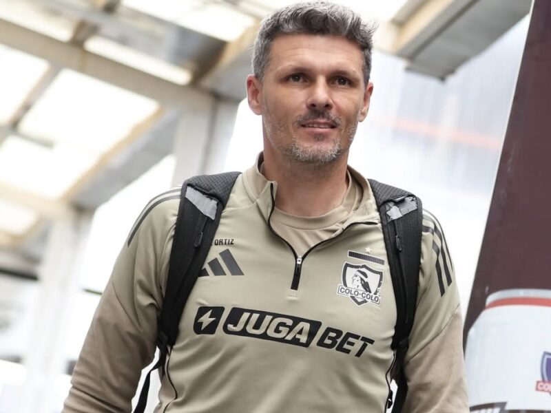Extécnico campeón con Colo Colo estaría sonando para reemplazar a Fernando Ortíz