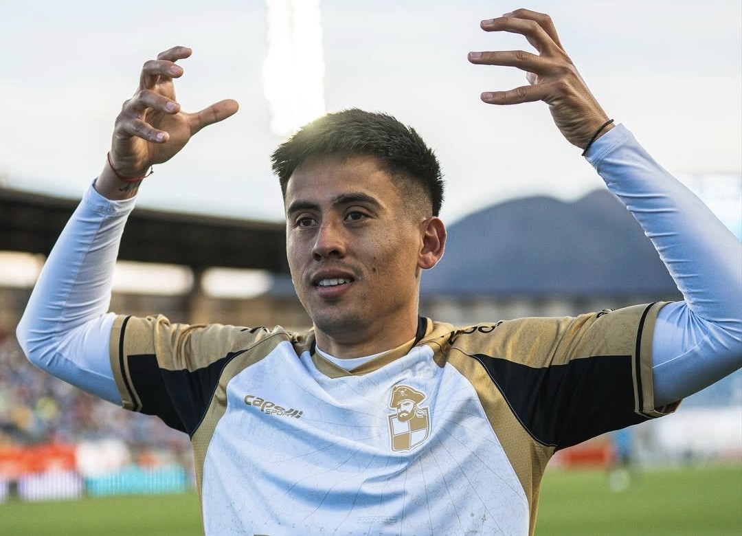 Vuelco total: Colo Colo habría ofertado por Matías Palavecino y buscaría quitárselo a la UC