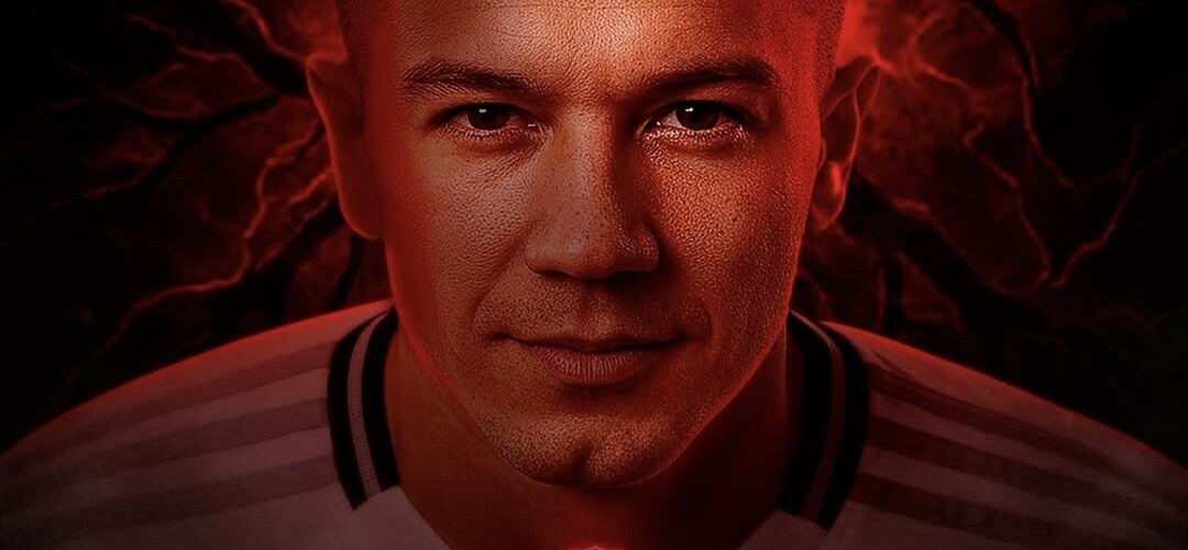 Listo el primer fichaje: Colo Colo oficializó la llegada de Matías Fernández