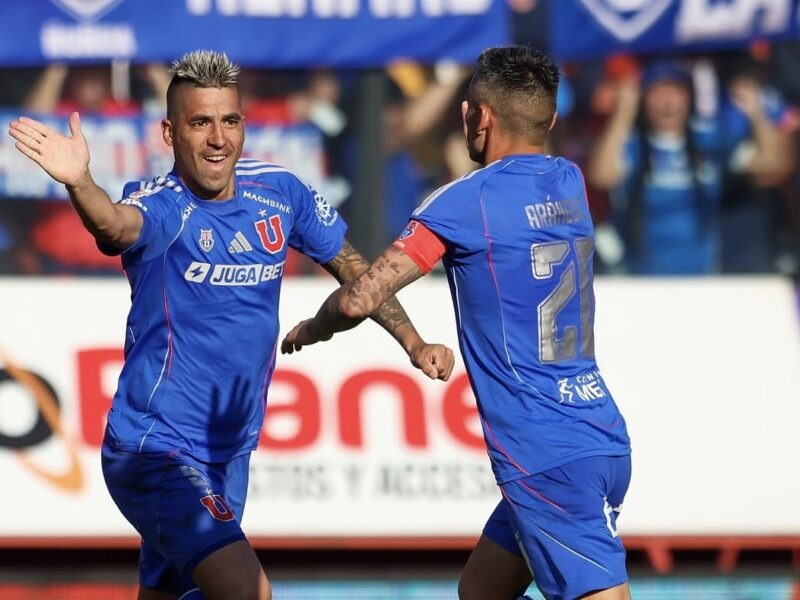 ¡Atención azules! Anuncian posible amistoso entre la U y Racing de Avellaneda para la pretemporada 2026