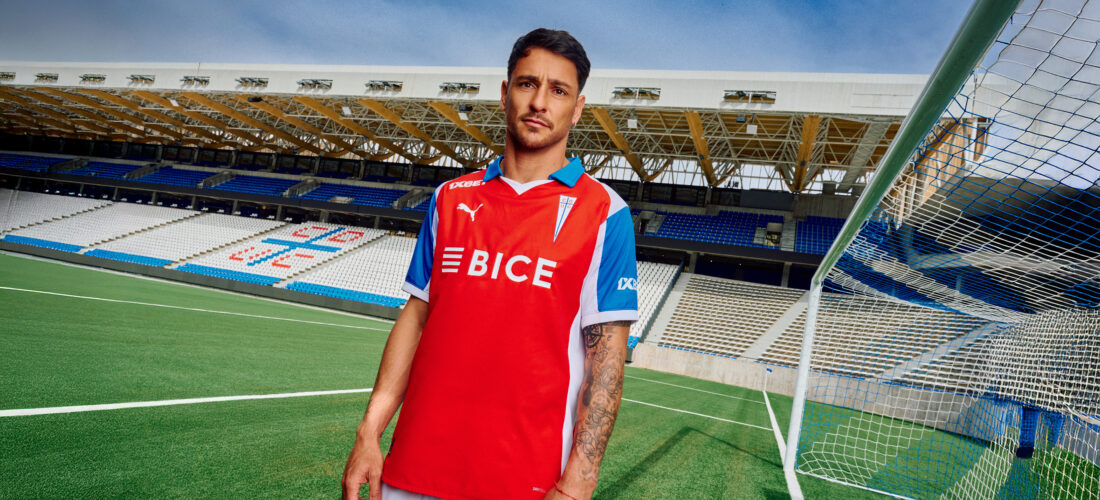 Nostalgia, recuerdos y pasión: Universidad Católica presentó su nueva camiseta visitante inspirada en los años 90