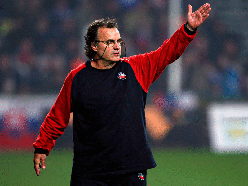 Un día como hoy: Hace 15 años Marcelo Bielsa dirigió el último partido en la selección chilena