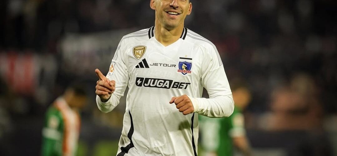 “Busca salir de Colo Colo”: Javier Correa estaría siendo tentado para volver a Argentina