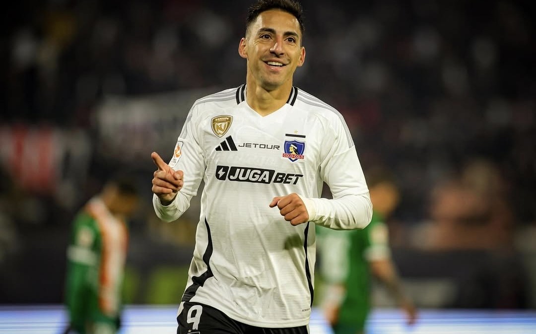 “Busca salir de Colo Colo”: Javier Correa estaría siendo tentado para volver a Argentina