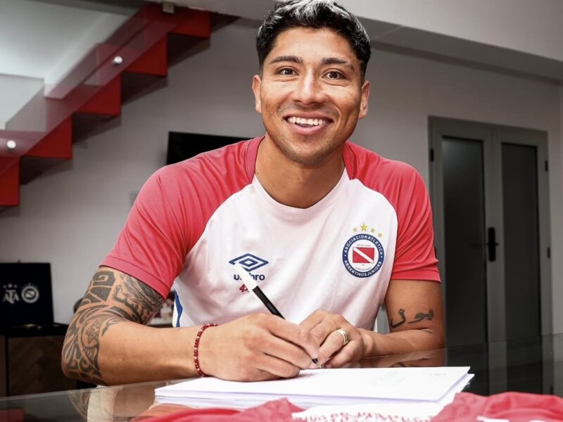 Seguirá en el extranjero: Brayan Cortés fue presentado como refuerzo de Argentinos Juniors