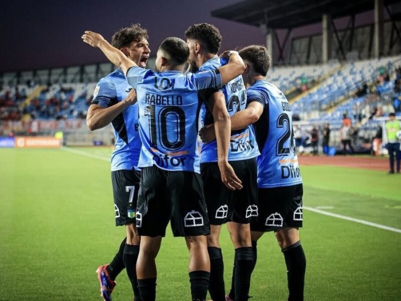 El nuevo delantero que toma fuerza para llegar a Colo Colo