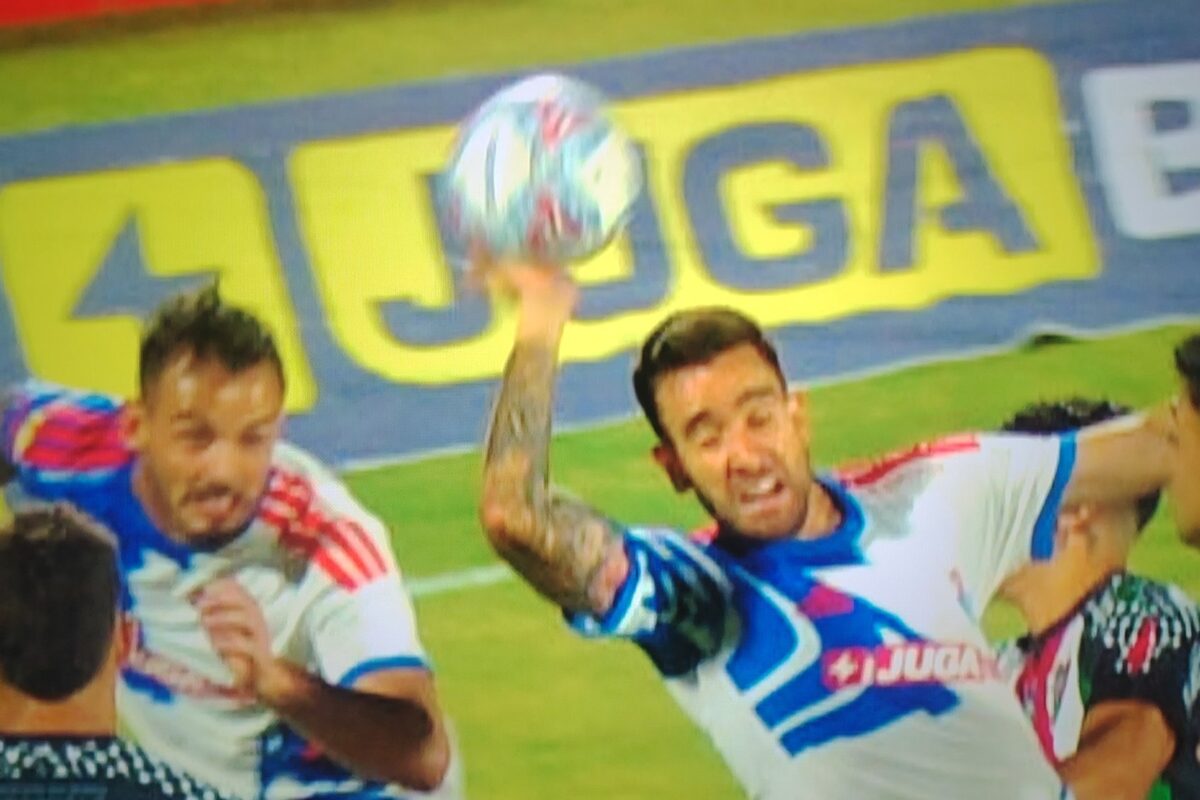 VIDEO | “Una mano deliberada”: La ANFP reveló los audios del gol anulado de Charles Aránguiz ante Palestino