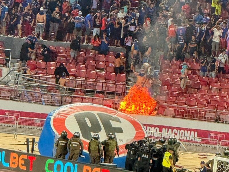 Tribunal de Disciplina dictaminó castigo a la U tras los incidentes ante Audax Italiano en el Nacional