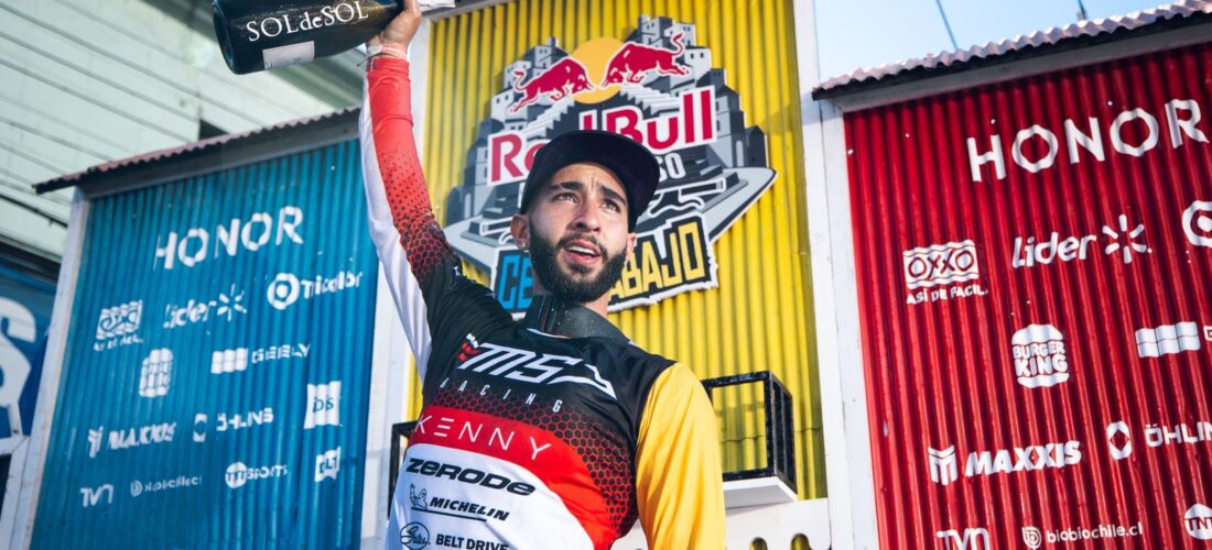 Piloto colombiano se consagró como el Rey del Puerto en una nueva edición de Red Bull Valparaíso Cerro Abajo