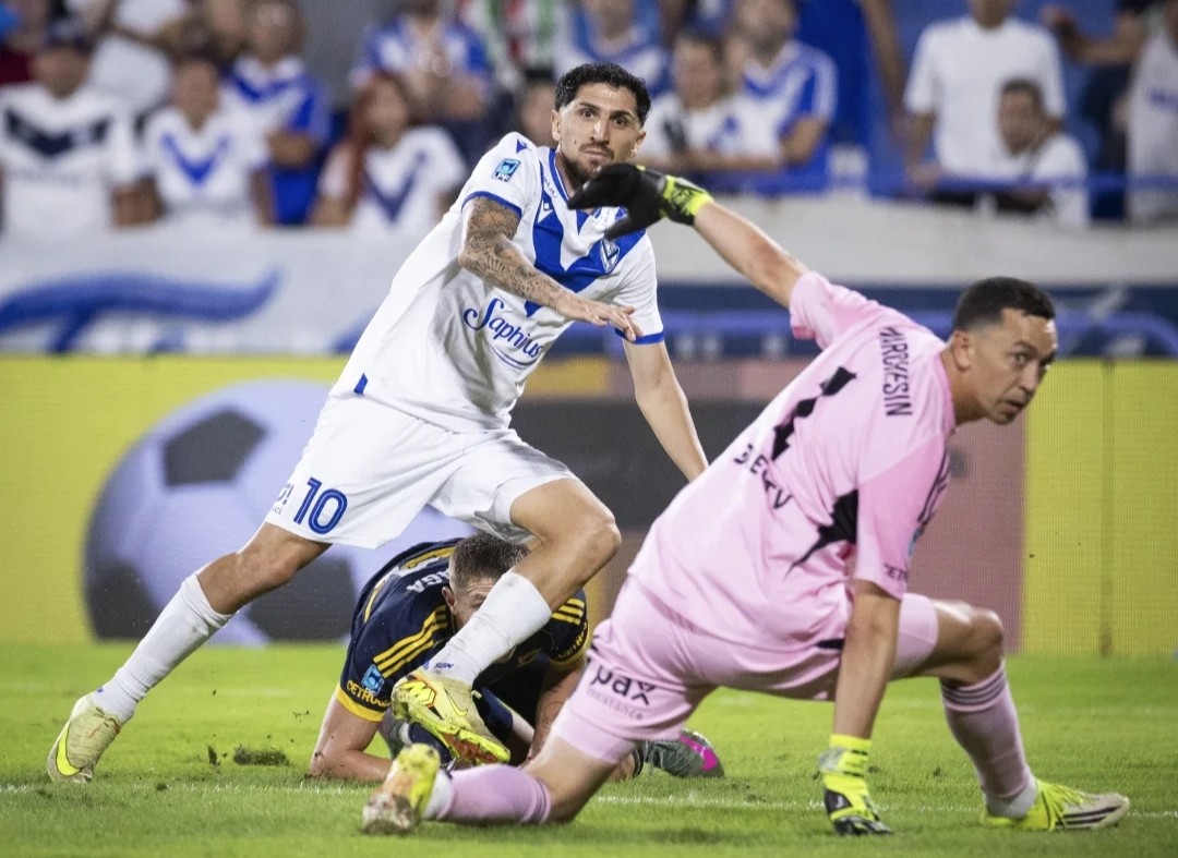 Diego Valdés dio dos asistencias y fue la gran figura en la victoria de Vélez Sarsfield ante Boca Juniors