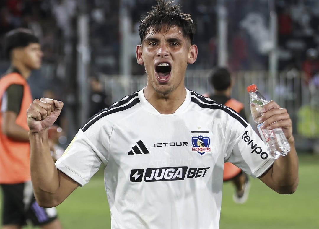 “Que no se empiece a teñir el pelo, a poner aritos…”: El consejo de Carlos Caszely a Yastin Cuevas tras su debut goleador en Colo Colo