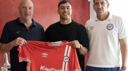 Se queda en Argentina: Iván Morales fue presentado como nuevo jugador de Argentinos Juniors