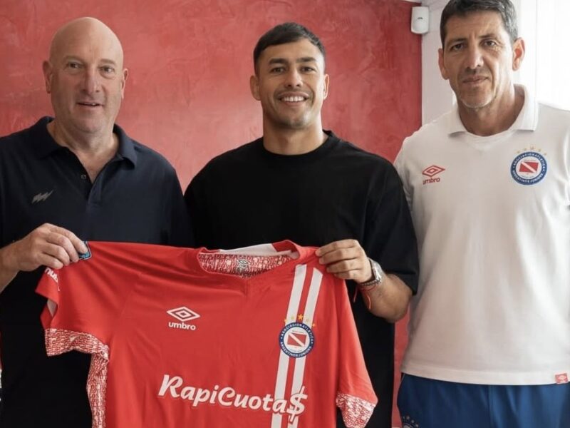 Se queda en Argentina: Iván Morales fue presentado como nuevo jugador de Argentinos Juniors