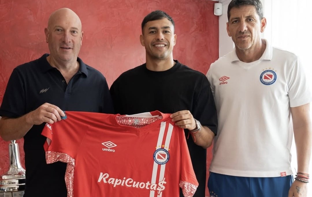 Se queda en Argentina: Iván Morales fue presentado como nuevo jugador de Argentinos Juniors
