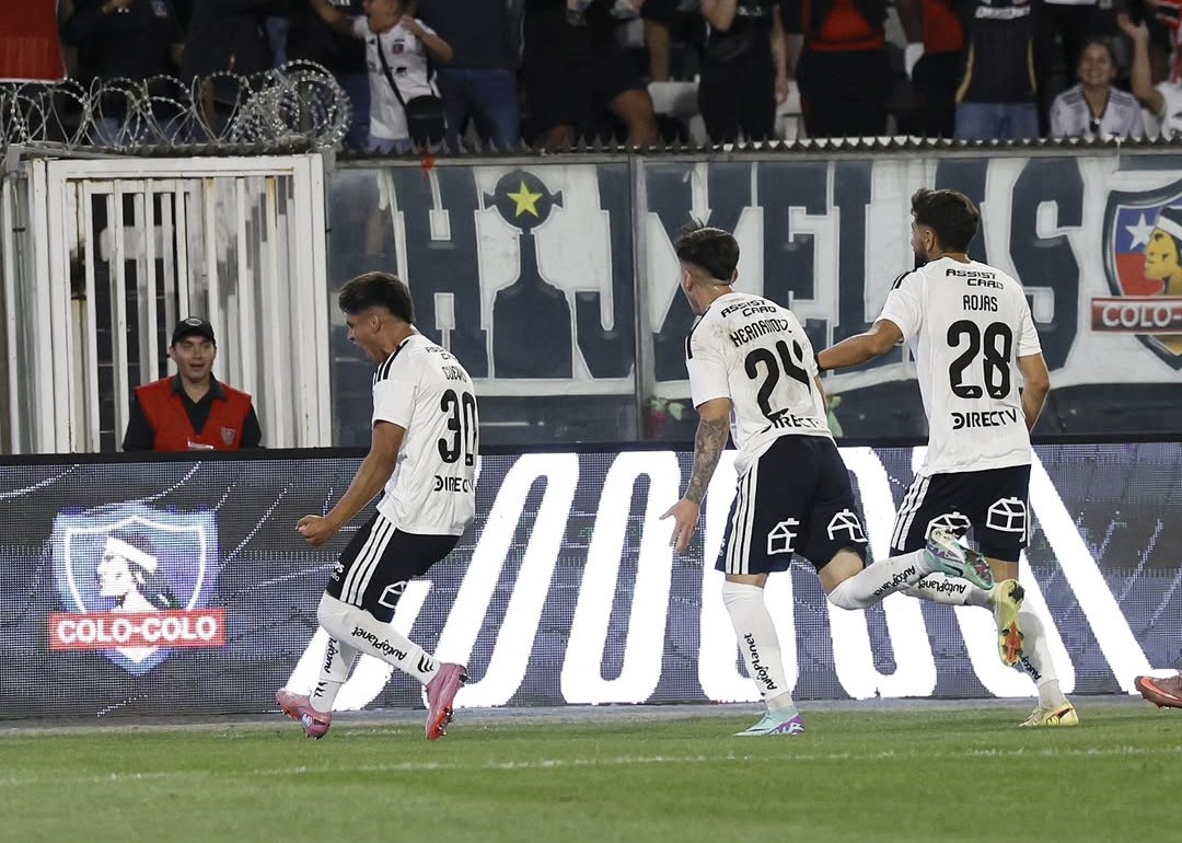 ¿Hubo falta? Los audios del VAR que explicaron el controversial primer gol de Colo Colo ante Everton