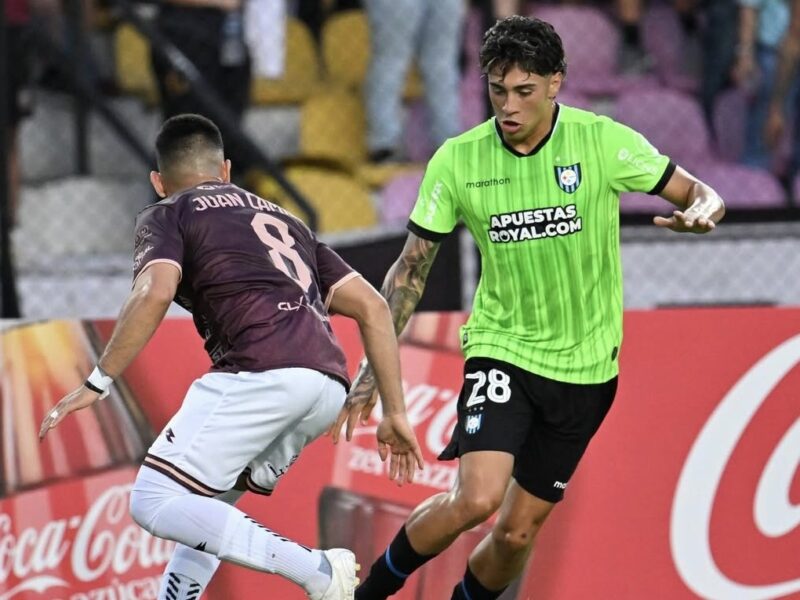 Tendrá que darlo vuelta de local: Huachipato cayó ante Carabobo en Venezuela por la Libertadores