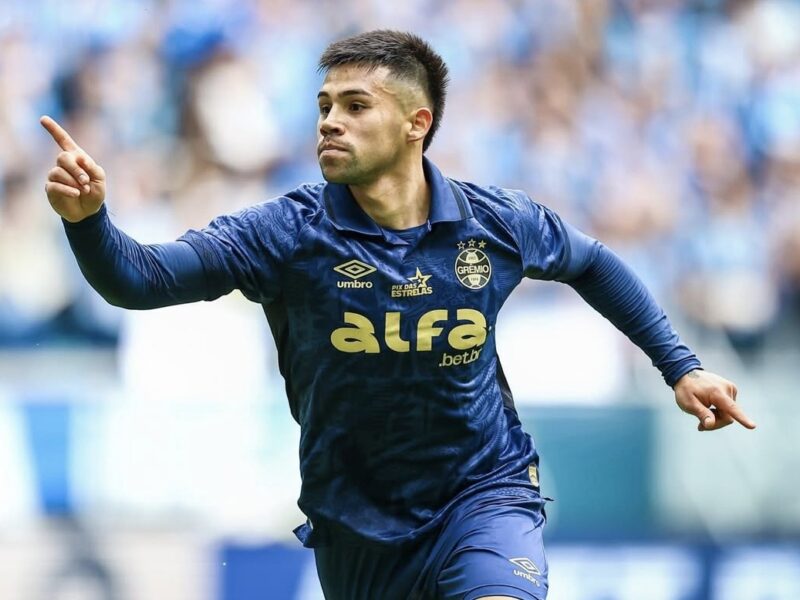 En busca de minutos: Alexander Aravena dejaría Gremio para probar suerte en esta liga del extranjero