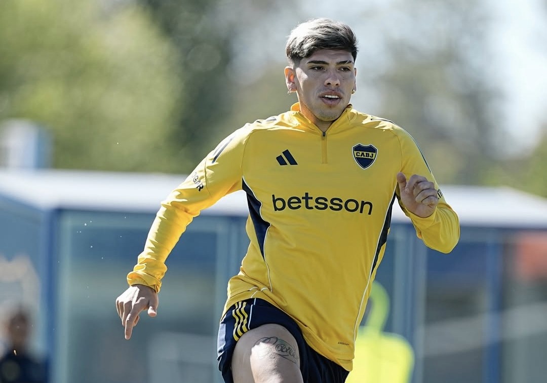 Seguirá sin sumar minutos: Carlos Palacios no jugará ante Racing tras una recaída en su lesión