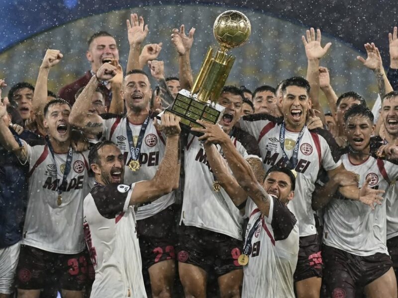 Matías Sepúlveda dio una asistencia en la coronación de Lanus en la Recopa Sudamericana ante el Flamengo de Erick Pulgar