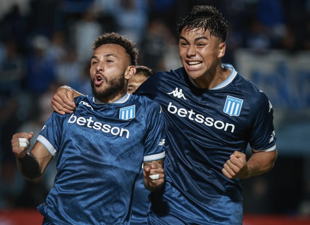 Con asistencia incluida: Damián Pizarro recibió elogios tras su debut con Racing de Avellaneda