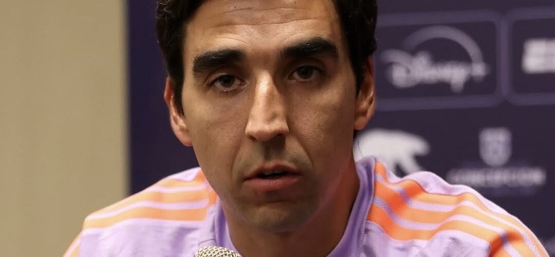 La ‘U’ oficializó la salida de Francisco Meneghini y anunció al nuevo cuerpo técnico