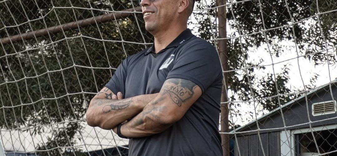 “No cumple con los requisitos”: El duro comunicado del Colegio de Entrenadores tras el anuncio de Esteban Paredes