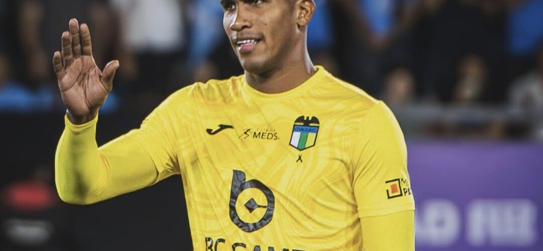 ¿Uno menos para La Roja? Omar Carabalí estaría en la mira para jugar el Mundial con Ecuador