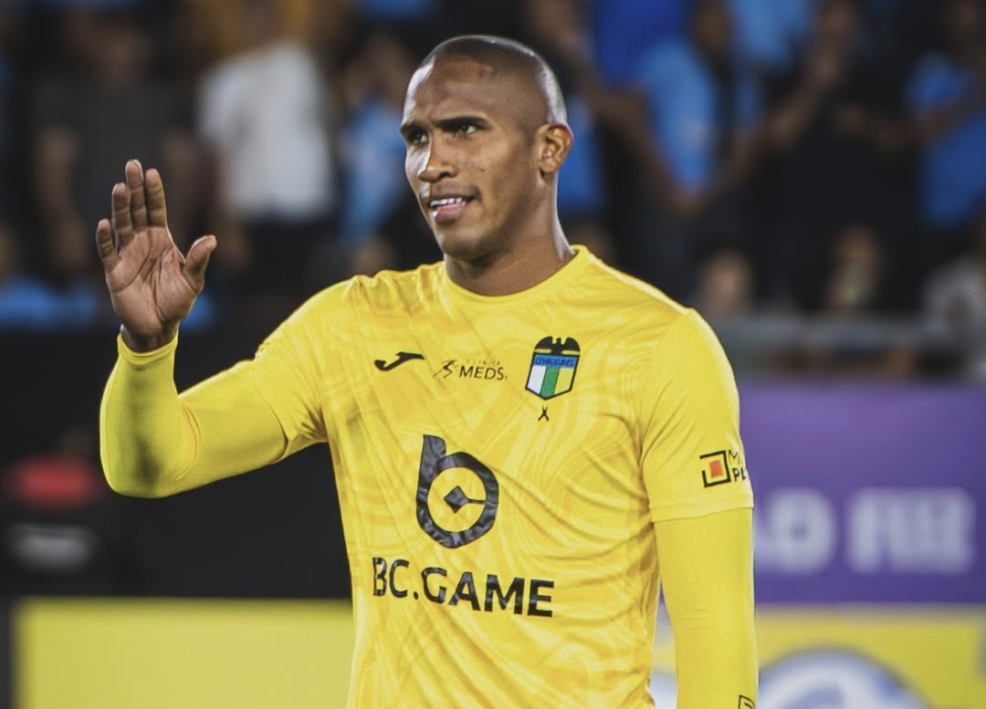 ¿Uno menos para La Roja? Omar Carabalí estaría en la mira para jugar el Mundial con Ecuador