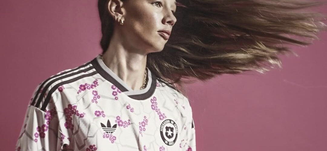 ¡Ya está disponible! Adidas lanzó la nueva camiseta alternativa de La Roja inspirada en el Desierto Florido