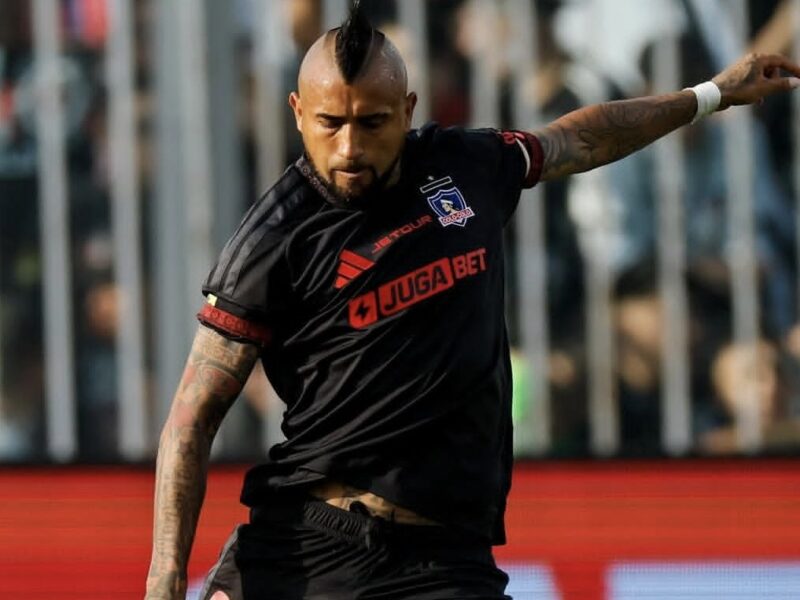 Fernando Ortiz confirmó la baja de Arturo Vidal en Colo Colo