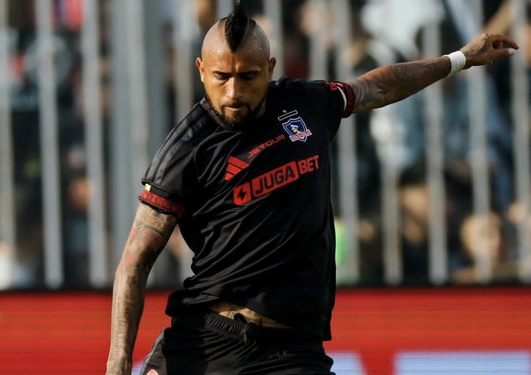 Fernando Ortiz confirmó la baja de Arturo Vidal en Colo Colo