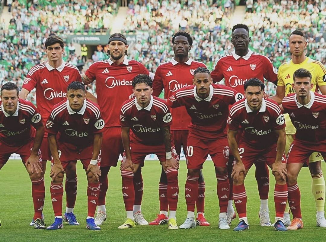 Nuevo entrenador para Alexis Sánchez y Gabriel Suazo: Sevilla oficializó a este director técnico