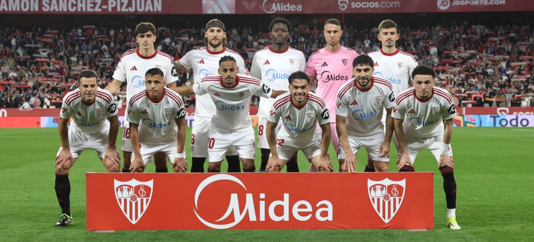 Alexis Sánchez y Gabriel Suazo se quedaron sin entrenador en Sevilla