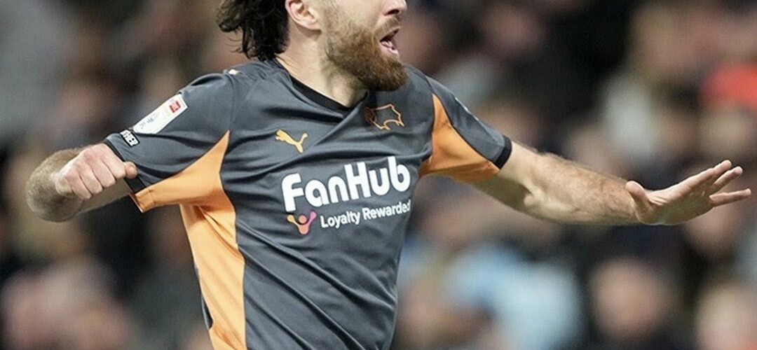 VIDEO | Ben Brereton sigue intratable en Championship y convirtió dos goles en la caída de Derby County