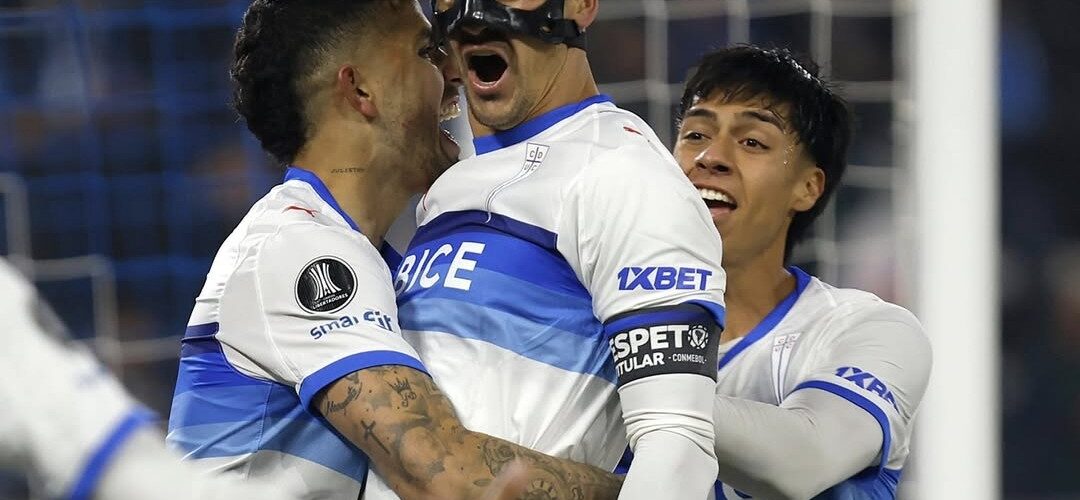 Con un Zampedri imparable: Universidad Católica derrotó a Barcelona y es el líder de su grupo en Libertadores
