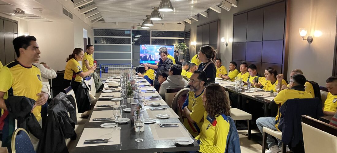 La comunidad ecuatoriana vive el Mundial en Chile conectando la gastronomía y cultura